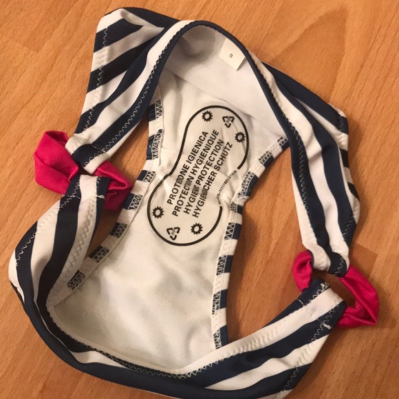 Cute bikini - Picture 4 of 5